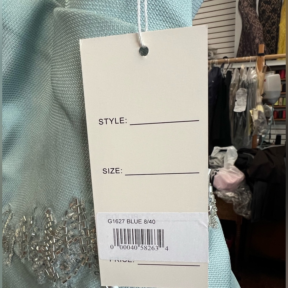 MNM Couture G1627 - Strapless Inverted Scoop Neck Gown- Size 8/40 - Picture 4 of 8